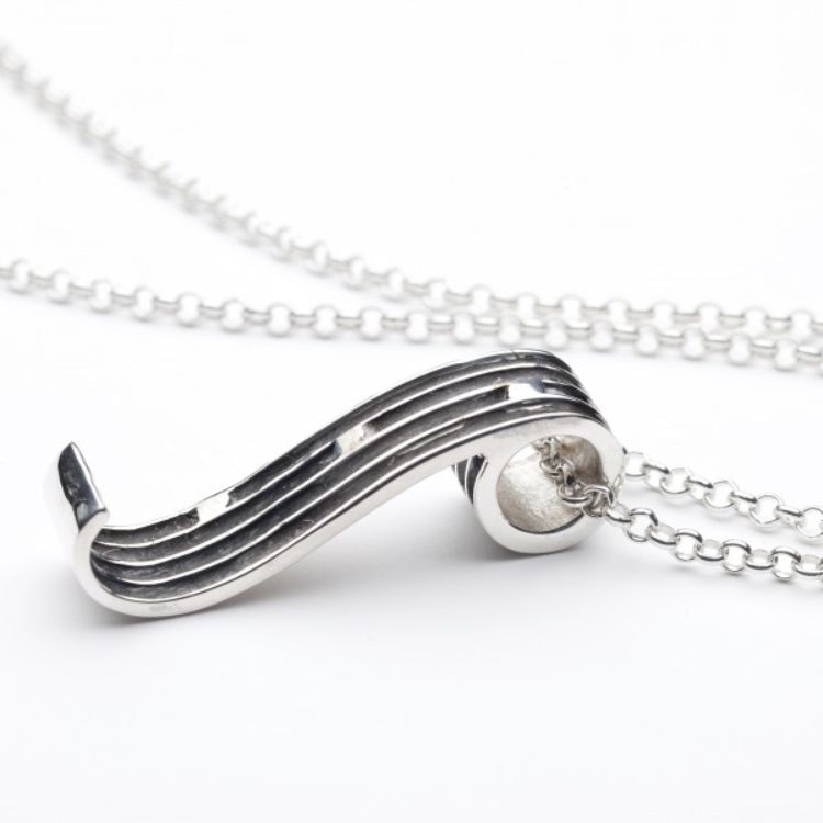 Pilt Lummus Pühendusega Pärdile "Ülemheli" kaelaehe